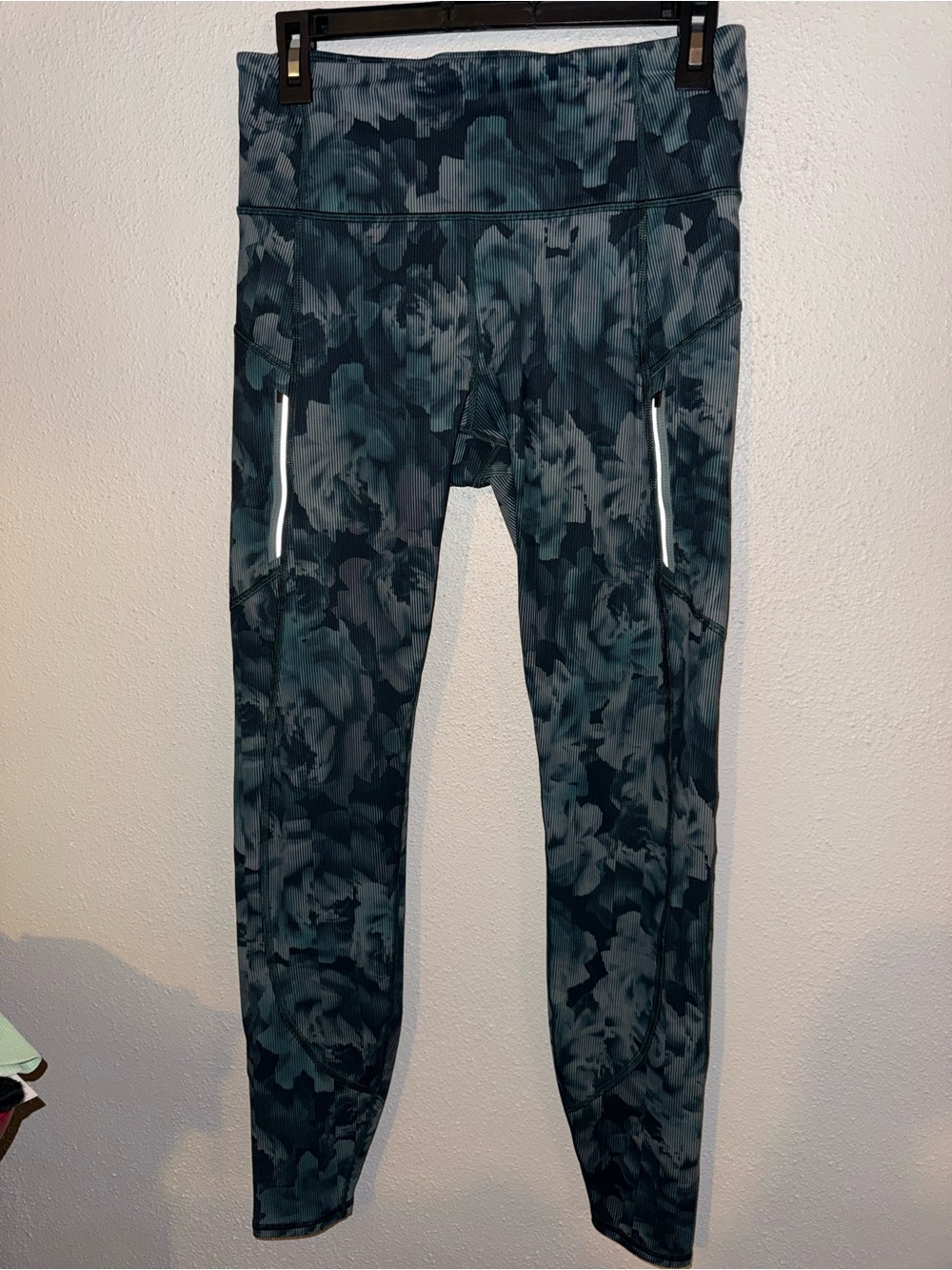 (M) Athleta Floral Print Performance Leggings